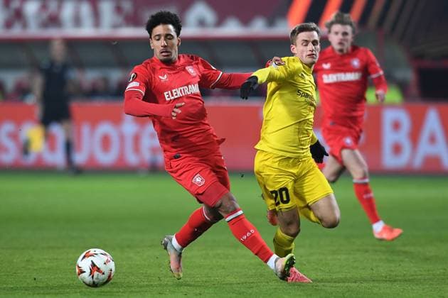Soccer UEFA Europa League Play off FC Twente Enschede FK Bodö Glimt on 13 02 2025 at Stadion De Grolsch Veste in Enschede Sayfallah Ltaief Enschede , left Fredrik Sjövold Bodö , right xRx