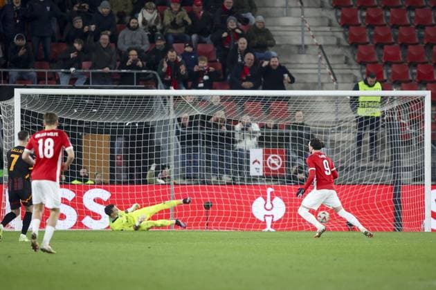 Fußball, EL, AZ Alkmaar - Galatasaray Istanbul ALKMAAR - 13-02-2025, AFAS Stadium. UEFA Europa League, season 2024 2025 AZ player Troy Parrott scores 2-1 during the match AZ - Galatasaray. AZ - Galatasaray  x27847110x Copyright: