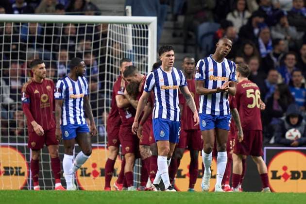 Fußball, EL, FC Porto - AS Rom FC Porto Vs AS Roma - UEFA Europa League 2024 25 Knockout Phase Play-offs1st Leg Tiago Djalo of FC Porto reacts after Zeki Celik of AS Roma scored his team s first goal during the UEFA Europa League Knockout phase play-offs1st leg match between FC porto and AS Roma at Estadio Do Dragao in Porto, Portugal, on February 13, 2025. UEFA Europa League Knockout phase play-offs1st leg match between FC porto and AS Roma at Estadio Do Dragao in Porto, Portugal, o Porto Portugal  Copyright: xJosexManuelxAlvarezxReyx originalFilename:alvarezrey-fcportov250213_npoy5.jpg