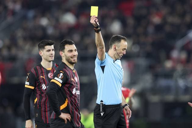 Fußball, EL, AZ Alkmaar - Galatasaray Istanbul ALKMAAR, 13-02-2025, AFAS Stadium, UEFA Europa League, season 2024 2025. Match between AZ - Galatasaray. referee Joao Pinheiro AZ - Galatasaray  x27847225x Copyright: