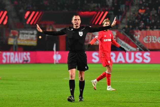 ENSCHEDE, Stadium Grolsch Veste, 13-02-2025 , season 2024 2025 , Europa League during the match Twente - Bodo Glimt, referee Sebastian Gishamer Twente - Bodo Glimt  x27847394x Copyright:
