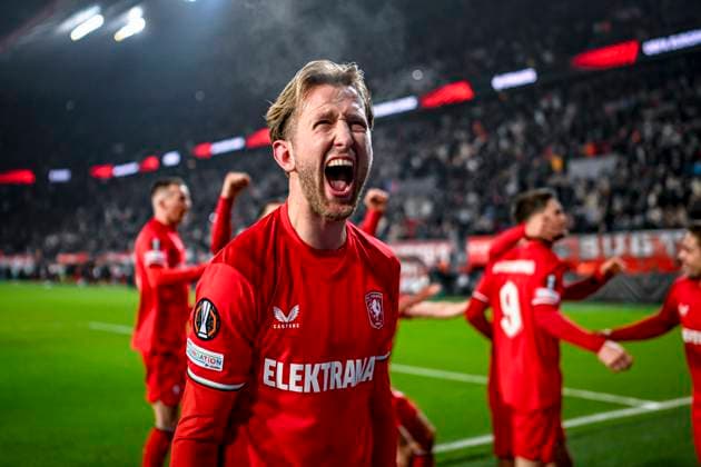 FC Twente midfielder Michel Vlap celebrating the goal of FC Twente forward Ricky van Wolfswinkel 2 1, during the match Twente Bodo Glimt at the Grolsch Veste, FC Twente Stadion for the UEFA Europa League Knockout phase play offs 1st leg season 2024 2025 in ENSCHEDE, Netherlands on 13 februari 2025, photo by Stefan Koops EYE4images DeFodi Images Defodi 746 215879 Defodi-746