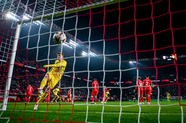 Sport Themen der Woche KW07 Sport Bilder des Tages Bodo Glimt scored the 1-1, during the match Twente - Bodo Glimt at the Grolsch Veste, FC Twente Stadion for the UEFA Europa League - Knockout phase play-offs - 1st leg season 2024-2025 in ENSCHEDE, Netherlands on 13 februari 2025, (photo by Stefan Koops EYE4images DeFodi Images) Defodi-746_215909 *** Bodo Glimt scored the 1 1, during the match Twente Bodo Glimt at the Grolsch Veste, FC Twente Stadion for the UEFA Europa League Knockout phase play offs 1st leg season 2024 2025 in ENSCHEDE, Netherlands on 13 februari 2025, photo by Stefan Koops EYE4images DeFodi Images Defodi 746 215909 Defodi-746