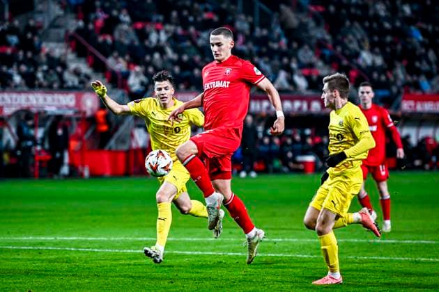 FC Twente defender Gustaf Lagerbielke, during the match Twente Bodo Glimt at the Grolsch Veste, FC Twente Stadion for the UEFA Europa League Knockout phase play offs 1st leg season 2024 2025 in ENSCHEDE, Netherlands on 13 februari 2025, photo by Stefan Koops EYE4images DeFodi Images Defodi 746 215917 Defodi-746