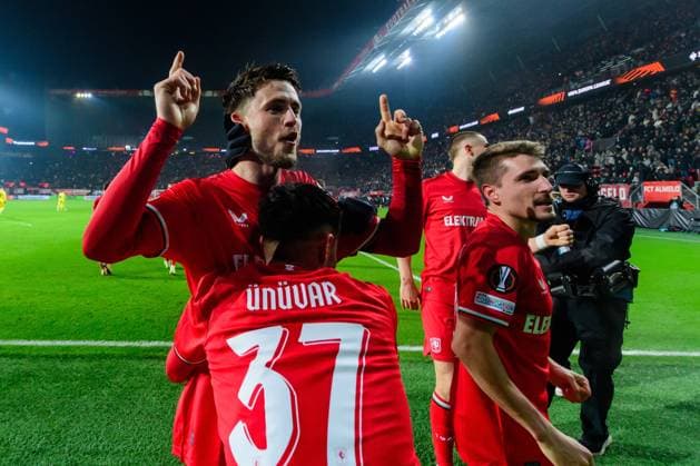 ENSCHEDE, Stadium Grolsch Veste, 13-02-2025 , season 2024 2025 , Europa League during the match Twente - Bodo Glimt FC Twente player Ricky van Wolfswinkel FC Twente player Naci Unuvar FC Twente player Michal Sadilek celebrate 2-1 Twente - Bodo Glimt  x27849028x Copyright: