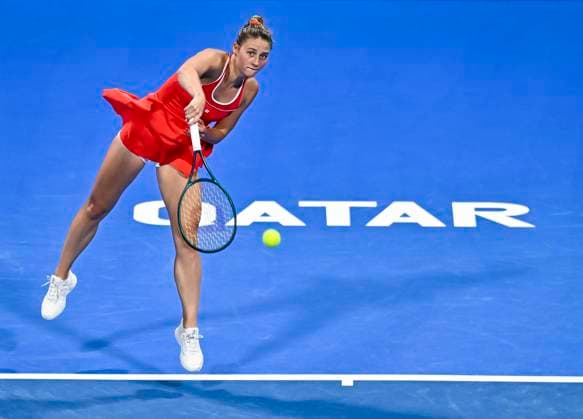 QATAR TOTALENERGIES OPEN - QUARTER-FINALS Marta Kostyuk of Ukraine competes in her quarterfinals match against Amanda Anisimova of the United States during the WTA, Tennis Damen Qatar TotalEnergies Open 2025 tennis tournament at the Khalifa International Tennis Complex in Doha, Qatar, on February 13, 2025. DOHA Qatar Copyright: xNOUSHADx