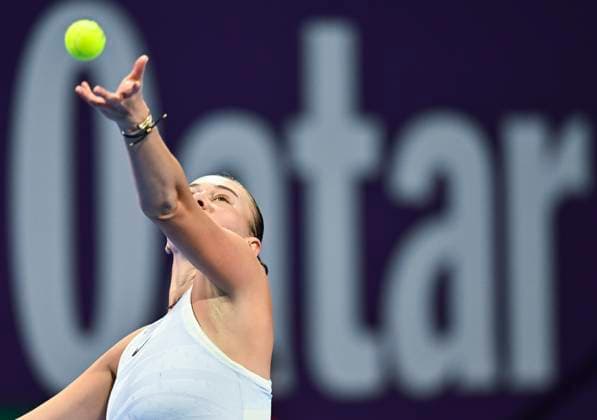 QATAR TOTALENERGIES OPEN - QUARTER-FINALS Amanda Anisimova of the United States competes in her quarterfinals match against Marta Kostyuk of Ukrain during the WTA, Tennis Damen Qatar TotalEnergies Open 2025 tennis tournament at the Khalifa International Tennis Complex in Doha, Qatar, on February 13, 2025. DOHA Qatar Copyright: xNOUSHADx