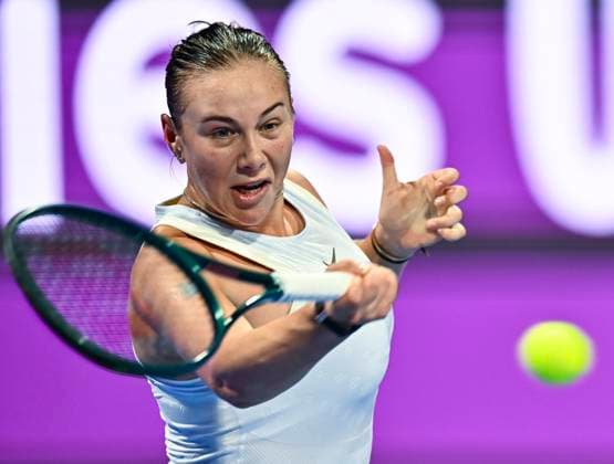 QATAR TOTALENERGIES OPEN - QUARTER-FINALS Amanda Anisimova of the United States competes in her quarterfinals match against Marta Kostyuk of Ukrain during the WTA, Tennis Damen Qatar TotalEnergies Open 2025 tennis tournament at the Khalifa International Tennis Complex in Doha, Qatar, on February 13, 2025. DOHA Qatar Copyright: xNOUSHADx