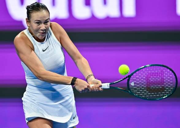 QATAR TOTALENERGIES OPEN - QUARTER-FINALS Amanda Anisimova of the United States competes in her quarterfinals match against Marta Kostyuk of Ukrain during the WTA, Tennis Damen Qatar TotalEnergies Open 2025 tennis tournament at the Khalifa International Tennis Complex in Doha, Qatar, on February 13, 2025. DOHA Qatar Copyright: xNOUSHADx