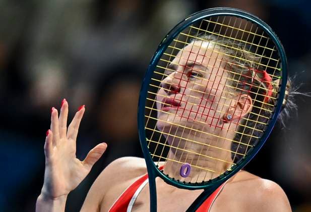 QATAR TOTALENERGIES OPEN - QUARTER-FINALS Marta Kostyuk of Ukraine competes in her quarterfinals match against Amanda Anisimova of the United States during the WTA, Tennis Damen Qatar TotalEnergies Open 2025 tennis tournament at the Khalifa International Tennis Complex in Doha, Qatar, on February 13, 2025. DOHA Qatar Copyright: xNOUSHADx