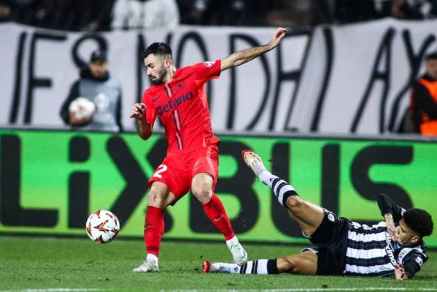 February 13, 2025, Thessaloniki, Greece: Steaua s Valentin Cretu (Left) and PAOK s Taison (Right) in action during a Europa League knockout phase match between PAOK FC and FC Steaua. Thessaloniki Greece - ZUMAp191 0802081402st Copyright: xGiannisxPapanikosx