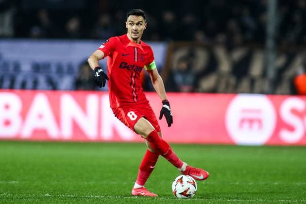 February 13, 2025, Thessaloniki, Greece: Steaua s Adrian Sut in action during a Europa League knockout phase match between PAOK FC and FC Steaua. Thessaloniki Greece - ZUMAp191 0802083827st Copyright: xGiannisxPapanikosx