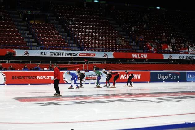 February 14, 2025, Assago, Lombardy, Italy: PIETRO SIGHEL of Italy leads in the Men 1500m Quarterfinals at the ISU Short Track World Tour 2025 at Unipol Forum in Milan, Italy which serves as an official Test Event ahead of the Milano Cortina 2026 Winter Olympic Games, Olympische Spiele, Olympia, OS Assago Italy - ZUMAc179 20250214_zep_c179_056 Copyright: xMickaelxChavetx