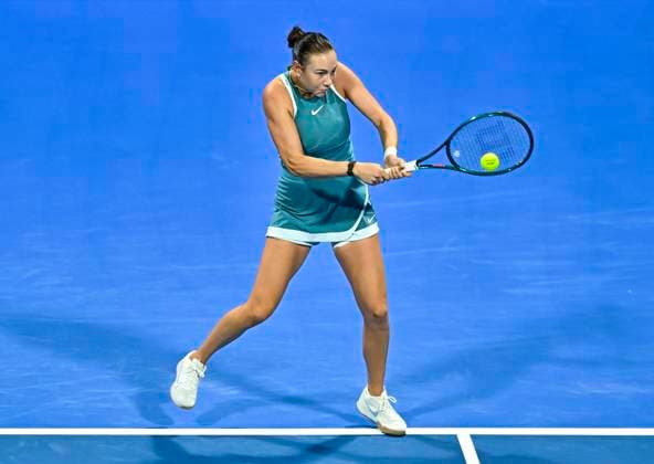 QATAR TOTALENERGIES OPEN - SEMI-FINAL Amanda Anisimova of the United States competes in her semi-final match against Ekaterina Alexandrova during the WTA, Tennis Damen Qatar TotalEnergies Open 2025 tennis tournament at the Khalifa International Tennis Complex in Doha, Qatar, on February 14, 2025. DOHA Qatar Copyright: xx