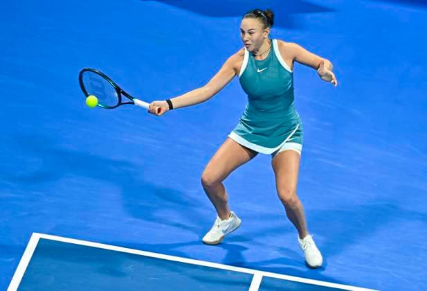 QATAR TOTALENERGIES OPEN - SEMI-FINAL Amanda Anisimova of the United States competes in her semi-final match against Ekaterina Alexandrova during the WTA, Tennis Damen Qatar TotalEnergies Open 2025 tennis tournament at the Khalifa International Tennis Complex in Doha, Qatar, on February 14, 2025. DOHA Qatar Copyright: xx