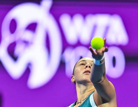 QATAR TOTALENERGIES OPEN - SEMI-FINAL Amanda Anisimova of the United States competes in her semi-final match against Ekaterina Alexandrova during the WTA, Tennis Damen Qatar TotalEnergies Open 2025 tennis tournament at the Khalifa International Tennis Complex in Doha, Qatar, on February 14, 2025. DOHA Qatar Copyright: xx