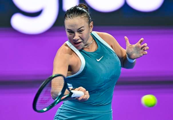 QATAR TOTALENERGIES OPEN - SEMI-FINAL Amanda Anisimova of the United States competes in her semi-final match against Ekaterina Alexandrova during the WTA, Tennis Damen Qatar TotalEnergies Open 2025 tennis tournament at the Khalifa International Tennis Complex in Doha, Qatar, on February 14, 2025. DOHA Qatar Copyright: xx
