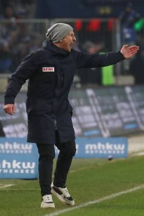14 02 2025, xgox, Fußball 2 Bundesliga, 1 FC Magdeburg 1 FC Koeln emspor, v l Gerhard Struber Koeln, Trainer gibt Anweisungen, gestikuliert mit den Armen, gesticulate, gives instructions DFL DFB REGULATIONS PROHIBIT ANY USE OF PHOTOGRAPHS as IMAGE SEQUENCES and or QUASI VIDEO Magdeburg