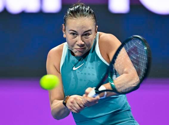 QATAR TOTALENERGIES OPEN - SEMI-FINAL Amanda Anisimova of the United States competes in her semi-final match against Ekaterina Alexandrova during the WTA, Tennis Damen Qatar TotalEnergies Open 2025 tennis tournament at the Khalifa International Tennis Complex in Doha, Qatar, on February 14, 2025. DOHA Qatar Copyright: xx