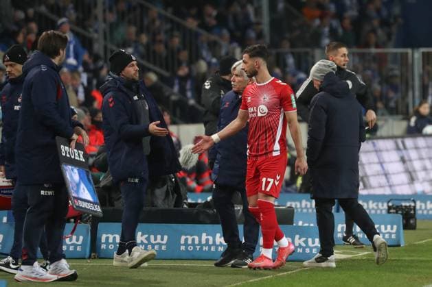 14 02 2025, xgox, Fußball 2 Bundesliga, 1 FC Magdeburg 1 FC Koeln emspor, v l Leart Pacarada Koeln, 17 verletzt, Verletzung, injury, injured Auswechslung, Wechsel DFL DFB REGULATIONS PROHIBIT ANY USE OF PHOTOGRAPHS as IMAGE SEQUENCES and or QUASI VIDEO Magdeburg