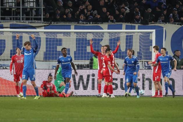 14 02 2025, xgox, Fussball 2 Bundesliga, 1 FC Magdeburg 1 FC Koeln emspor, v l Magdeburg after goal to 1 0 by Daniel Heber Magdeburg, 15 Jubel, Torjubel, jubelt ueber das Tor, celebrate the goal, celebration DFL DFB REGULATIONS PROHIBIT ANY USE OF PHOTOGRAPHS as IMAGE SEQUENCES and or QUASI VIDEO Magdeburg