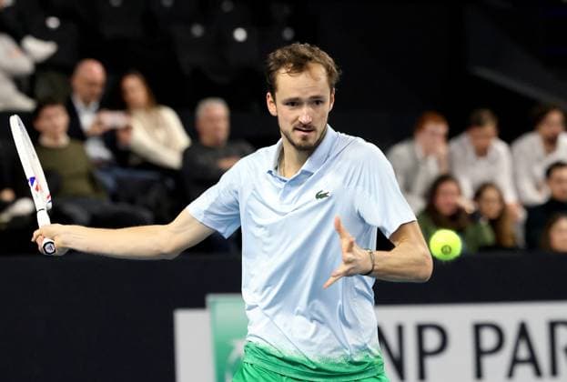 OPEN 13 Tennis PHOTOPQR LA PROVENCE Nicolas VALLAURI ; Marseille ; 14 02 2025 ; Tournoi de tennis OPEN 13 à Marseille ( ATP, Tennis Herren 250 ) Match du vendredi Match opposant Daniil MEDVEDEV short vert à Jan Lennard STRUFF ( GER ) casquette blanche Open 13 Provence at the Palais des Sports in Marseille on February 14, 2025 Marseille BdR France  Copyright: xPHOTOPQR LAxPROVENCE MAXPPPxNicolasxVALLAURIx 20250214PVL1528 20250214PVL1528