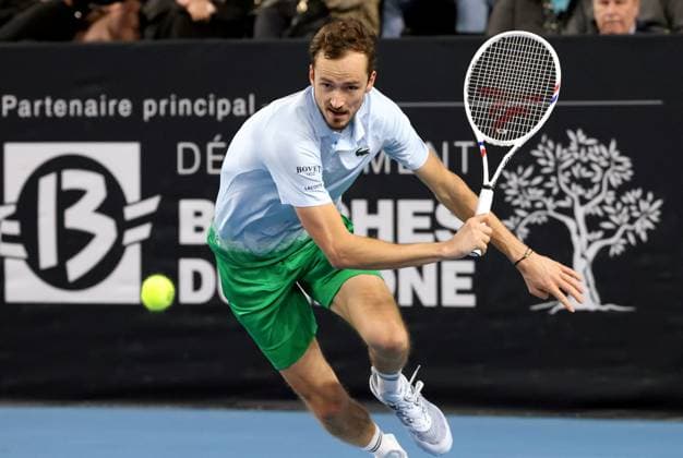 OPEN 13 Tennis PHOTOPQR LA PROVENCE Nicolas VALLAURI ; Marseille ; 14 02 2025 ; Tournoi de tennis OPEN 13 à Marseille ( ATP, Tennis Herren 250 ) Match du vendredi Match opposant Daniil MEDVEDEV short vert à Jan Lennard STRUFF ( GER ) casquette blanche Open 13 Provence at the Palais des Sports in Marseille on February 14, 2025 Marseille BdR France  Copyright: xPHOTOPQR LAxPROVENCE MAXPPPxNicolasxVALLAURIx 20250214PVL1536 20250214PVL1536
