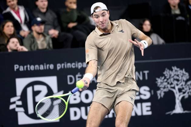 OPEN 13 Tennis PHOTOPQR LA PROVENCE Nicolas VALLAURI ; Marseille ; 14 02 2025 ; Tournoi de tennis OPEN 13 à Marseille ( ATP, Tennis Herren 250 ) Match du vendredi Match opposant Daniil MEDVEDEV short vert à Jan Lennard STRUFF ( GER ) casquette blanche Open 13 Provence at the Palais des Sports in Marseille on February 14, 2025 Marseille BdR France  Copyright: xPHOTOPQR LAxPROVENCE MAXPPPxNicolasxVALLAURIx 20250214PVL1539 20250214PVL1539