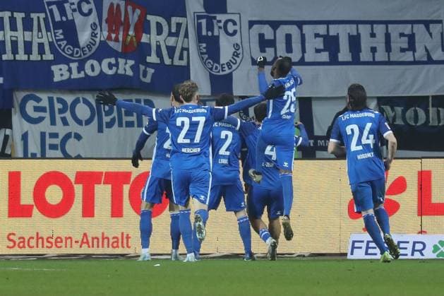 14 02 2025, xgox, Fussball 2 Bundesliga, 1 FC Magdeburg 1 FC Koeln emspor, v l Magdeburg after goal to 3 0 by Samuel Loric Magdeburg, 2 Jubel, Torjubel, jubelt ueber das Tor, celebrate the goal, celebration DFL DFB REGULATIONS PROHIBIT ANY USE OF PHOTOGRAPHS as IMAGE SEQUENCES and or QUASI VIDEO Magdeburg