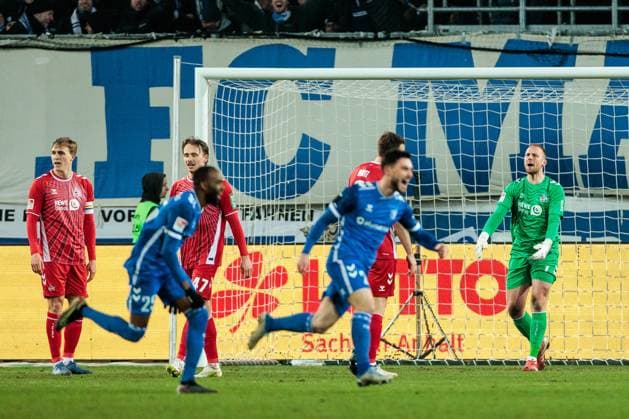 2 Soccer Bundesliga, 1 FC Magdeburg 1 FC Köln 14 02 2025 Marvin Schwäbe 1 FC Köln, 1 reacts angrily, frustrated after the 3 0 by Samuel Loric 1 FC Magdeburg, 2 2 Soccer Bundesliga, 1 FC Magdeburg 1 FC Köln, Magdeburg, Avnet Arena on 14 02 2025 DFL REGULATIONS PROHIBIT ANY USE OF PHOTOGRAPHS AS IMAGE SEQUENCES AND OR QUASI VIDEO Copyright: xBEAUTIFULxSPORTS Wunderlx