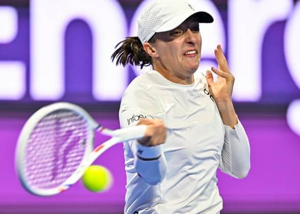 QATAR TOTALENERGIES OPEN - SEMI-FINAL Iga Swiatek of Poland competes in her semi-final match against Jelena Ostapenko of Latvia during the WTA, Tennis Damen Qatar TotalEnergies Open 2025 tennis tournament at the Khalifa International Tennis Complex in Doha, Qatar, on February 14, 2025. DOHA Qatar Copyright: xx
