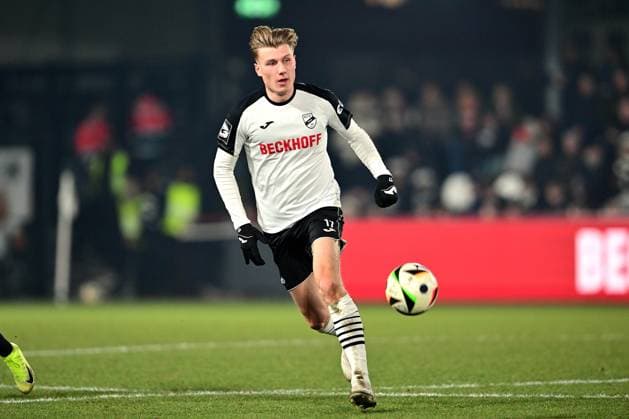09 02 2025 pmk NK10 Football Men 3 League Season 2024 2025 Sportclub Arena Verl SC Verl Hannover 96 II Eduard PROBST 17 Verl