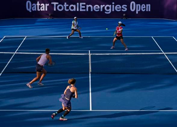 QATAR TOTALENERGIES OPEN -DOUBLES SEMI-FINAL Beatriz Haddad Maia of Brazil Laura Siegemund of Germany (borttom) in action during her womenÕs doubles semi final match between Beatriz Haddad Maia of Brazil Laura Siegemund of Germany and Xinyu Jiang of China Fang-Hsien Wu of Chinese Taipei at the WTA, Tennis Damen Qatar TotalEnergies Open 2025 tennis tournament at the Khalifa International Tennis Complex in Doha, Qatar, on February 14, 2025. DOHA Qatar Copyright: xNoushadxThekkayilx