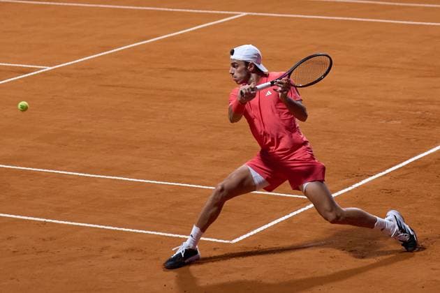 Francisco Cerundolo of Argentina returns a forehand to Alexander Zverev of Germany during the quarter final match at IEB+ Argentina Open 2025 at Buenos Aires Lawn Tennis Club February 14, 2025 in Buenos Aires, Argentina. (Photo by Camilla Stolen, Imago) Buenos Aires Argentina Copyright: xCamillaxStolenx L1120233