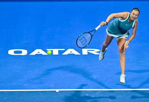 (250215) -- DOHA, Feb. 15, 2025 -- Amanda Anisimova serves during women s singles semifinal match between Amanda Anisimova of the United States and Ekaterina Alexandrova of Russia at the WTA, Tennis Damen Qatar Open tennis tournament in Doha, Qatar, on Feb. 14, 2025. (Photo by Xinhua) (SP)QATAR-DOHA-WTA QATAR OPEN 2025-WOMEN S SEMIFINAL Nikku 