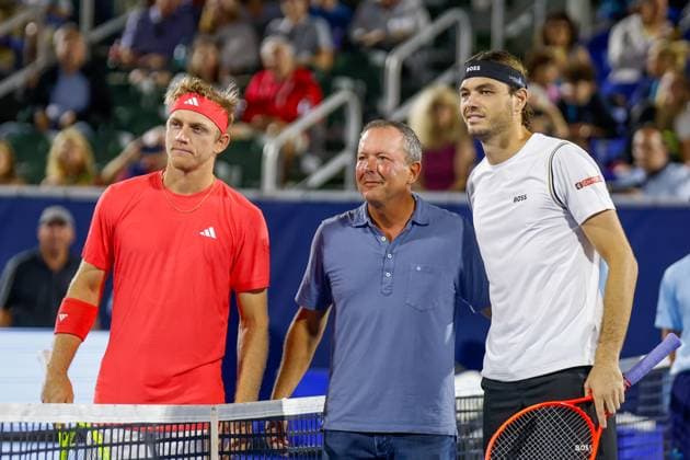 DELRAY BEACH, FL - FEBRUARY 14: Taylor Fritz (USA) and Alejandro Davidovich Fokina both look on at the coin toss prior to the Mens Quarter Finals round of the Delray Beach Open on February 14, 2025, at Delray Beach Stadium & Tennis Center in Delray Beach, Florida.(Photo by Chris Arjoon Icon Sportswire). TENNIS: FEB 14 Delray Beach Open EDITORIAL USE ONLY Icon250214001069