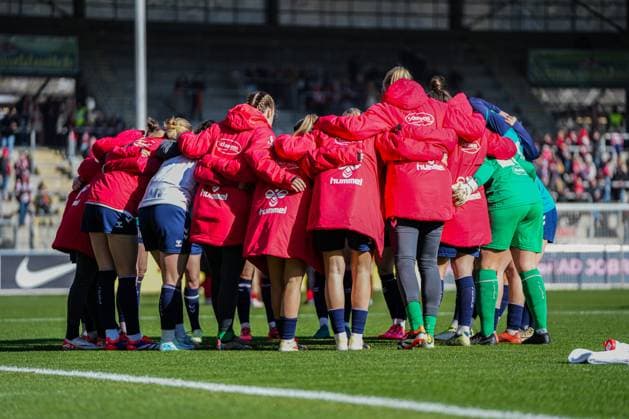 FBL: SC Freiburg vs. 1. FC Köln Manschaftskreis vor dem Spiel vom FC Köln FBL: SC Freiburg vs. 1. FC Köln, Dreisamstadion Freiburg, Samstag 15.02.2025 Copyright: xBEAUTIFULxSPORTS Boscox