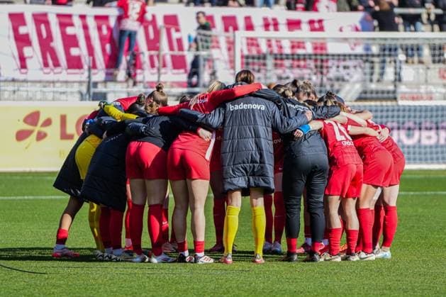 FBL SC Freiburg vs 1 FC Köln Team circle of SC Freiburg before the match FBL SC Freiburg vs 1 FC Köln, Dreisamstadion Freiburg, Saturday 15 02 2025 Copyright: xBEAUTIFULxSPORTS Boscox