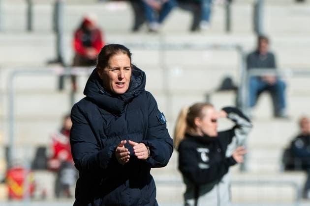 Britta Carlson FC Koeln, Trainer , behind Theresa Merk SC Freiburg, Trainer , GER, SC Freiburg vs 1 FC Koeln, Football Google Pixel Frauen Bundesliga, 15 Spieltag, Saison 2024 2025, 15 02 2025 DFB regulations prohibit any use of photographs as image sequences and or quasi video GER, SC Freiburg vs 1 FC Koeln, Football Google Pixel Frauen Bundesliga, 15 Spieltag, Saison 2024 2025, 15 02 2025 Freiburg Copyright: xEibner-Pressefoto Memmlerx EP_MMR