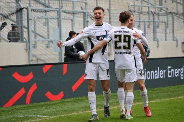 15 02 2025, Soccer, Men, 2 Bundesliga, Season 2024 2025, SV 07 Elversberg SpVgg Greuther Fürth, Goal celebration to 1 0, Goalscorer Fisnik Asllani SV 07 Elversberg Elversberg Ursapharm Arena an der Kaiserlinde Saarland Germany EN Copyright: xSebastianxBachx