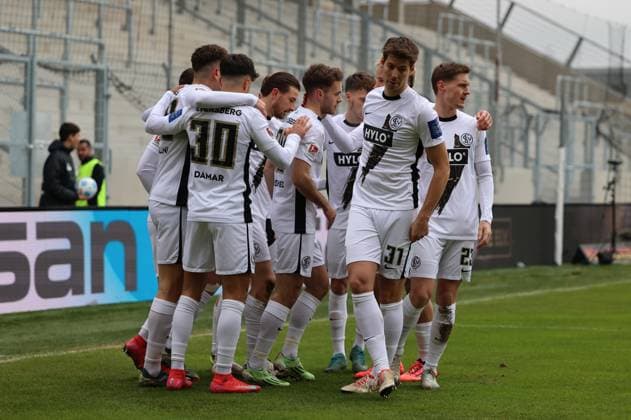 15 02 2025, Soccer, Men, 2 Bundesliga, Season 2024 2025, SV 07 Elversberg SpVgg Greuther Fürth, Goal celebration to 1 0, Goalscorer Fisnik Asllani SV 07 Elversberg Elversberg Ursapharm Arena an der Kaiserlinde Saarland Germany EN Copyright: xSebastianxBachx