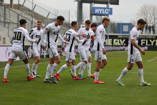 15 02 2025, Soccer, Men, 2 Bundesliga, Season 2024 2025, SV 07 Elversberg SpVgg Greuther Fürth, Goal celebration to 1 0, Goalscorer Fisnik Asllani SV 07 Elversberg Elversberg Ursapharm Arena an der Kaiserlinde Saarland Germany EN Copyright: xSebastianxBachx