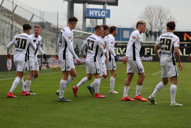 15 02 2025, Soccer, Men, 2 Bundesliga, Season 2024 2025, SV 07 Elversberg SpVgg Greuther Fürth, Goal celebration for 1 0, Goalscorer Fisnik Asllani SV 07 Elversberg Elversberg Ursapharm Arena an der Kaiserlinde Saarland Germany EN Copyright: xSebastianxBachx