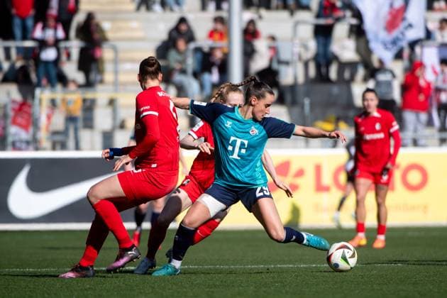 Vanessa Leimenstoll FC Koeln, 29 in duel with Julia Stierli SC Freiburg, 05 , GER, SC Freiburg vs 1 FC Koeln, Fußball Google Pixel Frauen Bundesliga, 15 Spieltag, Saison 2024 2025, 15 02 2025 DFB regulations prohibit any use of photographs as image sequences and or quasi video GER, SC Freiburg vs 1 FC Koeln, Fussball Google Pixel Frauen Bundesliga, 15 Spieltag, Saison 2024 2025, 15 02 2025 Freiburg Copyright: xEibner-Pressefoto Memmlerx EP_MMR