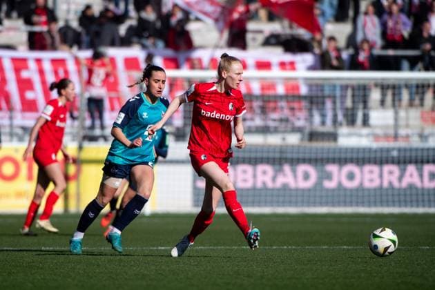 Meret Felde SC Freiburg, 04 on the ball in front of Vanessa Leimenstoll FC Koeln, 29 , GER, SC Freiburg vs 1 FC Koeln, Football Google Pixel Frauen Bundesliga, 15 Spieltag, Saison 2024 2025, 15 02 2025 DFB regulations prohibit any use of photographs as image sequences and or quasi video GER, SC Freiburg vs 1 FC Koeln, Football Google Pixel Frauen Bundesliga, 15 Spieltag, Saison 2024 2025, 15 02 2025 Freiburg Copyright: xEibner-Pressefoto Memmlerx EP_MMR