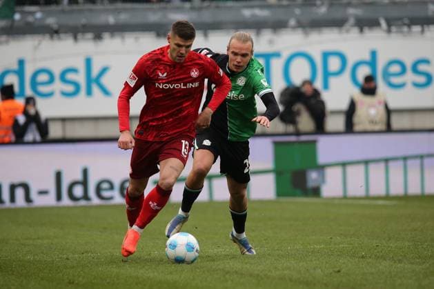 15 02 2025, xmohx, Fußball 2 Bundesliga, 1 FC Kaiserslautern Hannover 96 v l Erik Wekesser 1 FC Kaiserslautern Lars Gindorf Hannover 96 Zweikampf, Aktion, action, battle for the ball DFL DFB REGULATIONS PROHIBIT ANY USE OF PHOTOGRAPHS as IMAGE SEQUENCES and or QUASI VIDEO Kaiserslautern