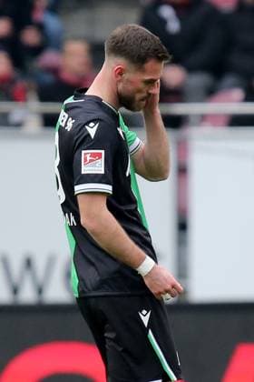 15 02 2025, xmohx, Soccer 2 Bundesliga, 1 FC Kaiserslautern Hannover 96 v l Boris Tomiak Hannover 96 DFL DFB REGULATIONS PROHIBIT ANY USE OF PHOTOGRAPHS as IMAGE SEQUENCES and or QUASI VIDEO Kaiserslautern