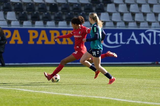 Germany Soccer Google Pixel Women Bundesliga, Matchday 15 SC Freiburg vs 1 FC Köln Dreisamstadion, Freiburg Cora Zicai SC Freiburg,Frauen 28 Freiburg Dreisamstadion Baden Württemberg Germany Copyright: xFINLEYxMÖRCHx