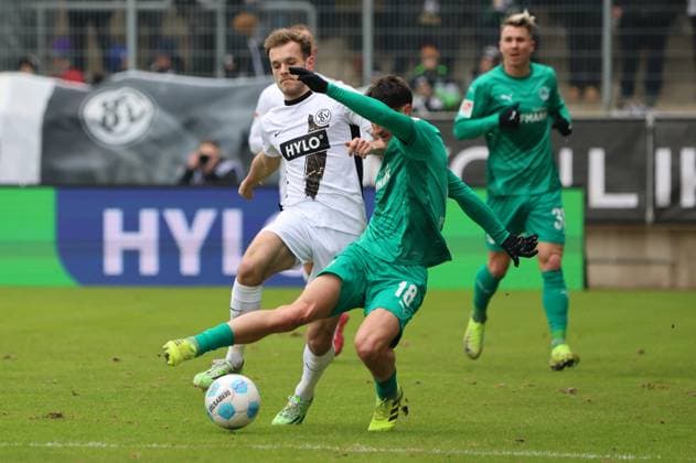 15 02 2025, Football, Men, 2 Bundesliga, Season 2024 2025, SV 07 Elversberg SpVgg Greuther Fürth, Tom Zimmerschied SV 07 Elversberg , Marco Meyerhöfer SpVgg Greuther Fürth Elversberg Ursapharm Arena an der Kaiserlinde Saarland Germany EN Copyright: xSebastianxBachx