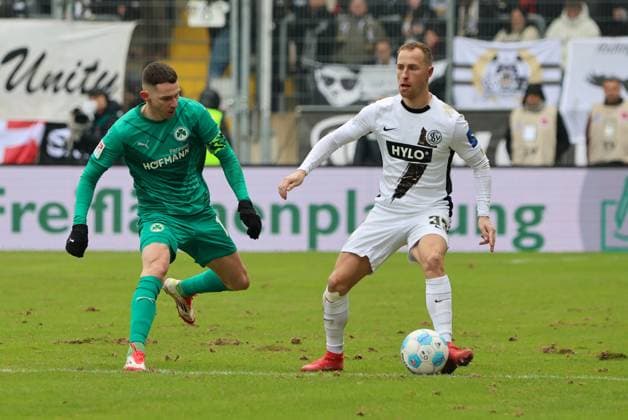 15 02 2025, Football, Men, 2 Bundesliga, Season 2024 2025, SV 07 Elversberg SpVgg Greuther Fürth, Maurice Neubauer SV 07 Elversberg , Branimir Hrgota SpVgg Greuther Fürth Elversberg Ursapharm Arena an der Kaiserlinde Saarland Germany EN Copyright: xSebastianxBachx
